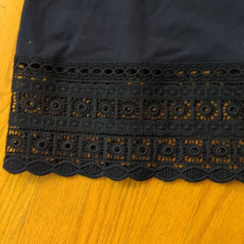 Momzelle lace hem nursing dress - Picture 2 of 5